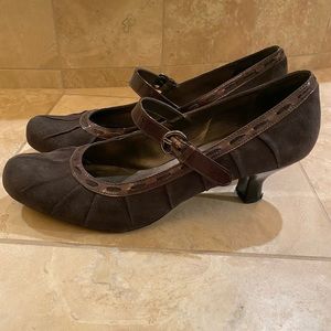 Janes Franco small heeled shoe